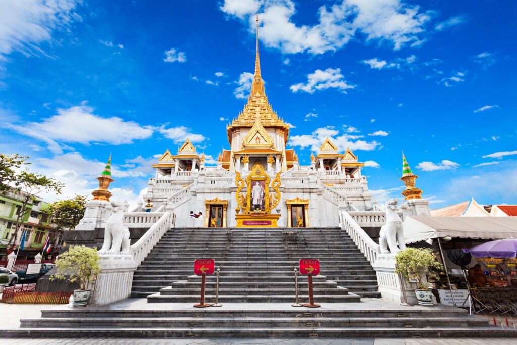 Wat Traimit temple in bangkok